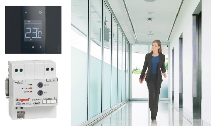 Prodotti BTicino KNX con persona che cammina nel corridoio di un ufficio.