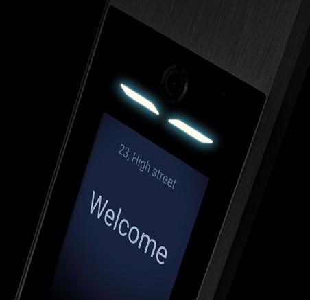 La tecnologia, inclusi i sensori, è nascosta dietro un vetro scuro che si attiva automaticamente quando ci si avvicina.