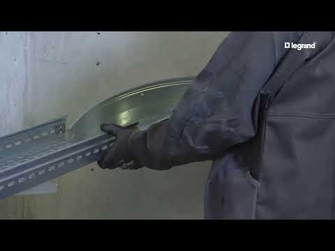 Preview image for the embedded video for gallery "Legrand Professional: montaggio di basi rettilinee con curva a 90°".